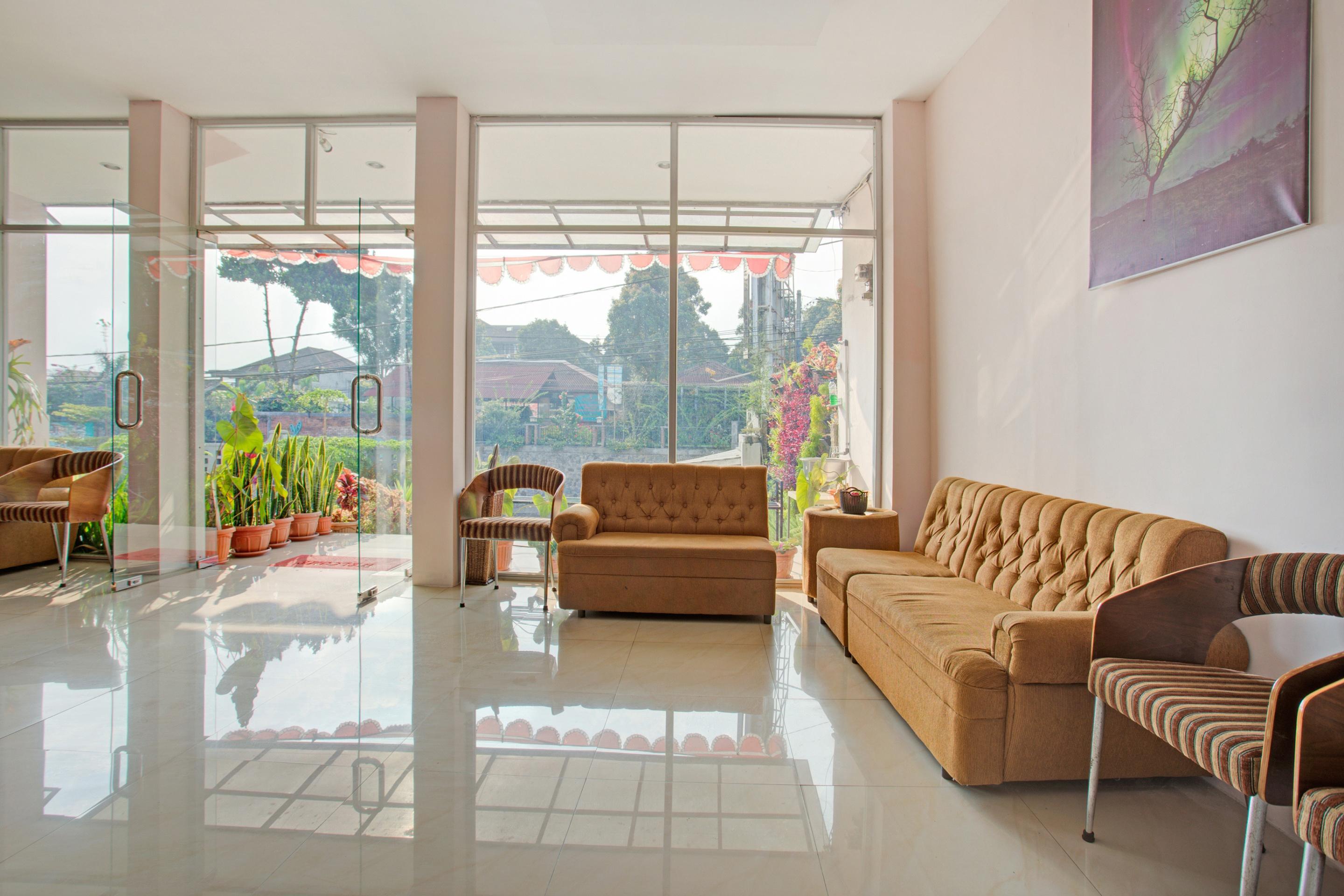Super Oyo Collection O 3876 The Aurora Inn Lembang Exterior photo